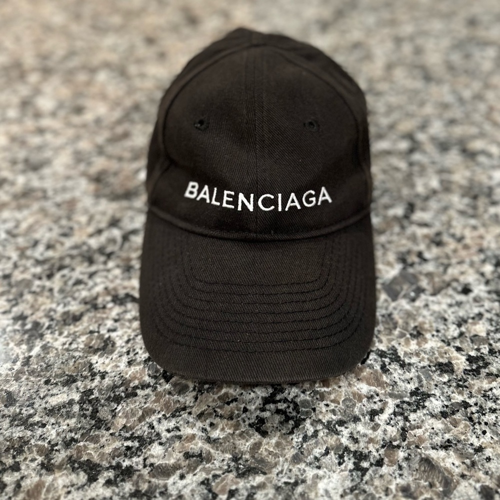 Balenciaga Cap in Black/White